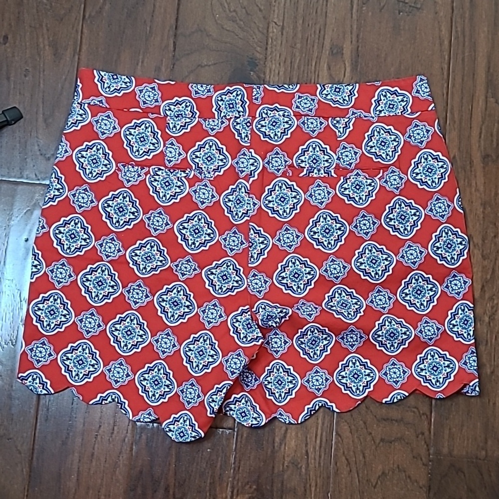 NWOT Crown & Ivy Red Designed Shelby Shorts with Scalloped Hem size 14W - Picture 2 of 9